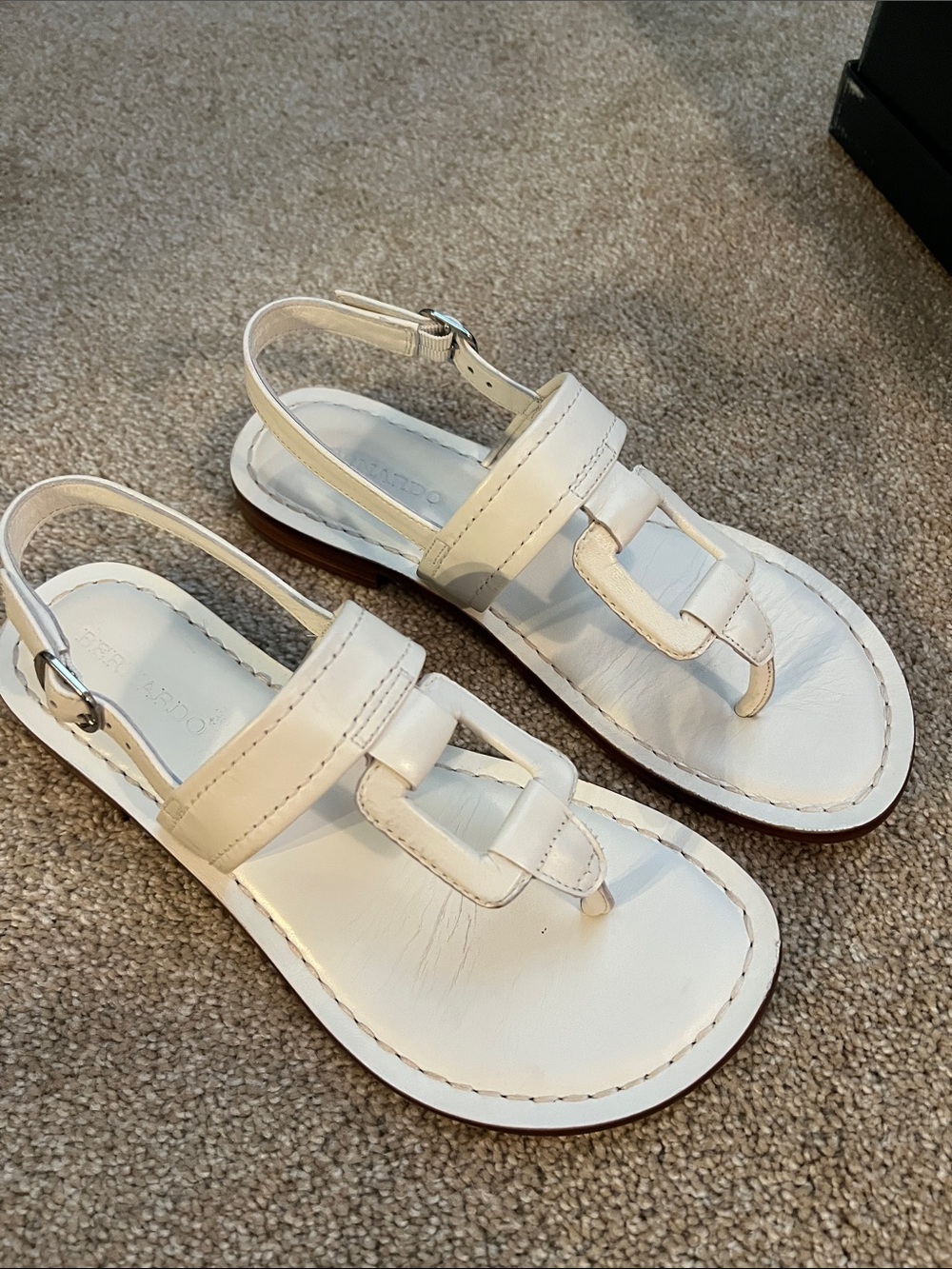 Bernardo White Leather Tegan Sandals with Buckle Accent. 8. EUC
